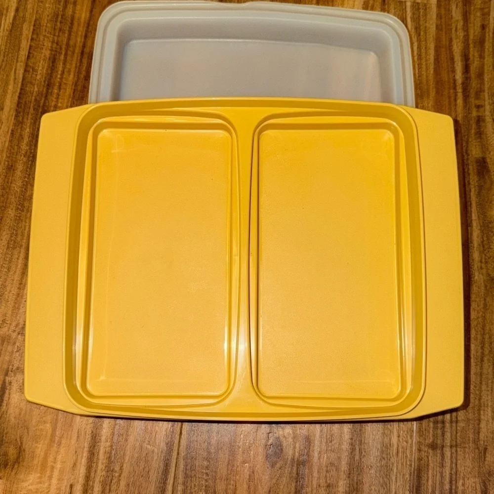 Tupperware harvest gold container lid carrier tray storage vintage loaf plastic